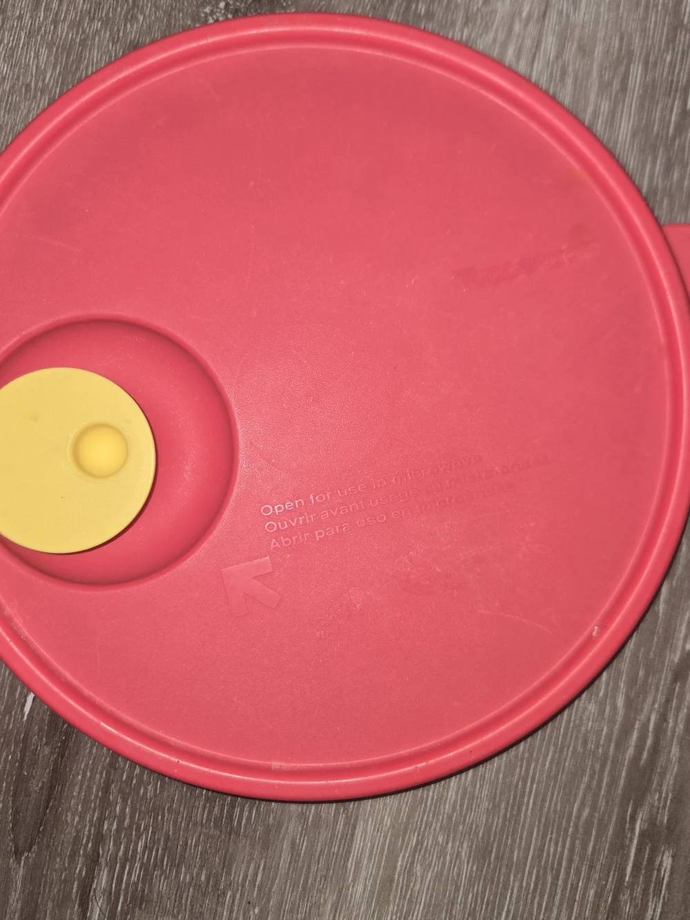 Tupperware 2648B-1 Vented Lid Red